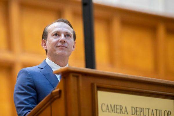 Foarte zâmbitor, ciudat de relaxat când a fost recitită moţiunea, Florin Câţu a pus toate tunurile pe USR, foştii parteneri de guvernare.