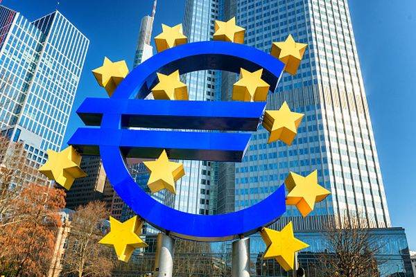 Băncile din zona euro continuă să reducă nivelul creditelor neperformante