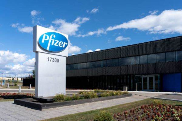 Angajaţii Pfizer care nu se vaccinează riscă să fie concediaţi