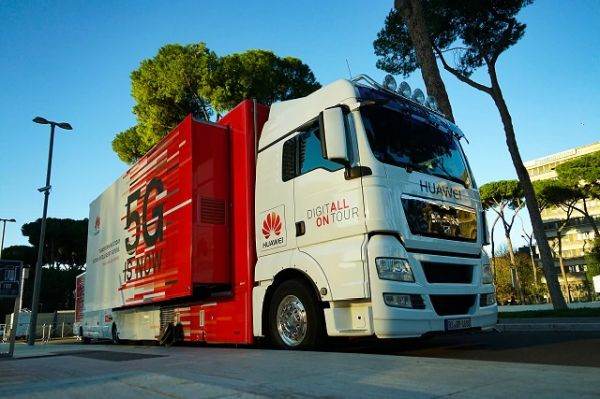 Huawei Truck, prezent în Bucureşti