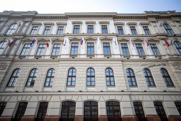 Banca Internaţională de Investiţii marchează şapte ani de emisiuni de succes în lei româneşti printr-o nouă tranzacţie