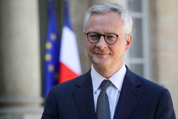 Ministrul francez al Finanţelor susţine acordarea de vouchere pentru achiziţionarea de carburanţi