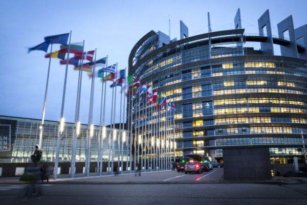 Parlamentul European cere obiective obligatorii de reducere a cantităţii de pesticide folosite