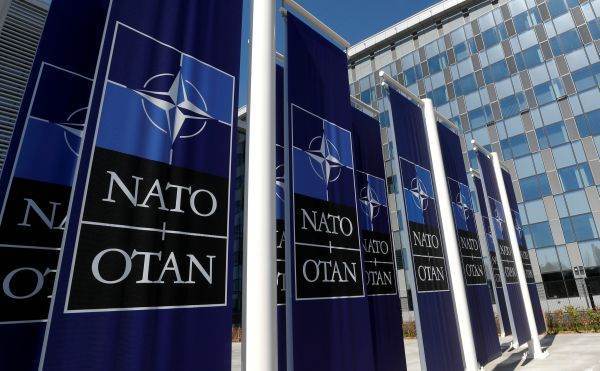 Ministrul turc al apărării avertizează împotriva alianţelor care ar putea dăuna NATO