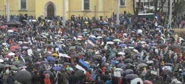 Mii de persoane au protestat împotriva reglementărilor anti-COVID-19