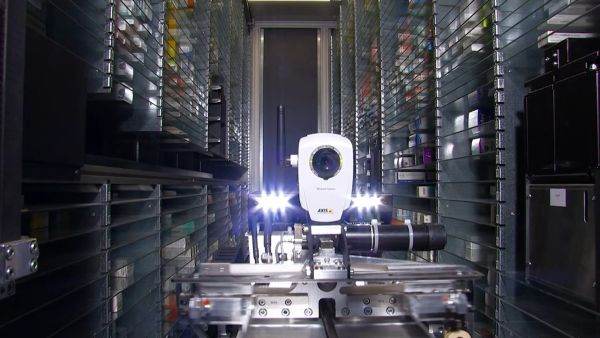 Remedia a deschis o nouă linie de afaceri, prin care livrează "roboţi pentru farmacii"
