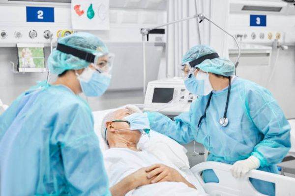"În zilele acestea se stinge o întreagă generaţie de bunici"