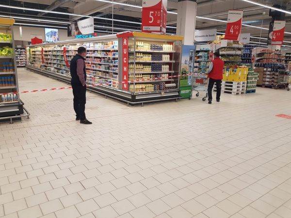 ANPC propune închiderea temporară a patru magazine Auchan din Bucureşti