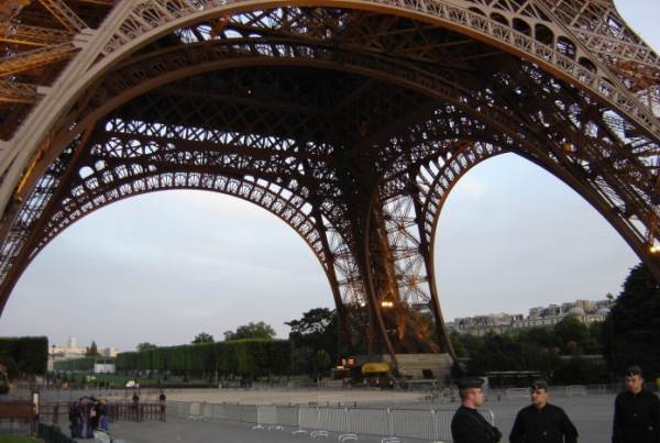 Scădere drastică a numărului de turişti care vizitează Turnul Eiffel, pe fondul pandemiei COVID