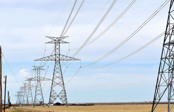 1 din 4 consumatori casnici şi-au schimbat deja sau iau în calcul schimbarea furnizorului de energie electrică în următoarele 6-12 luni