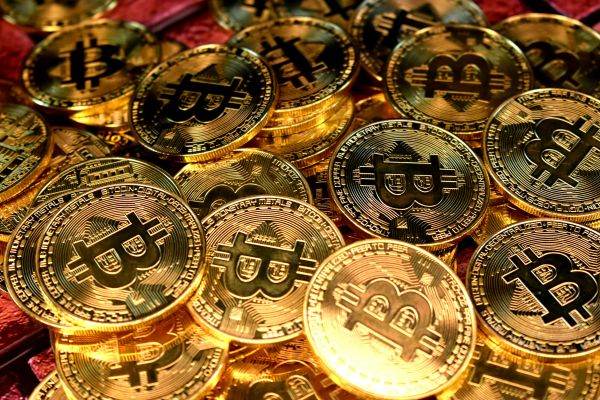 Criptomonede CFD versus Crypto Exchange - un Matrix real al zilelor noastre