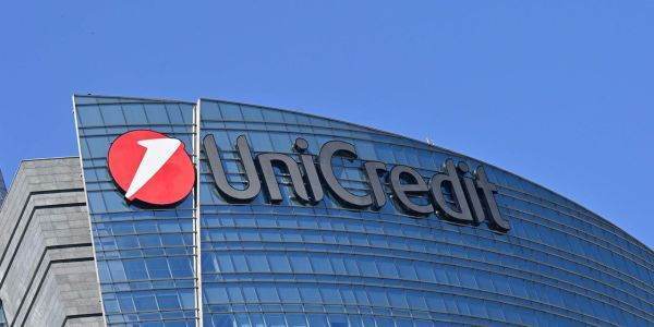 UniCredit marchează BlackFriday pentru al treilea an consecutiv cu oferte speciale pentru clienţii persoane fizice şi IMM
