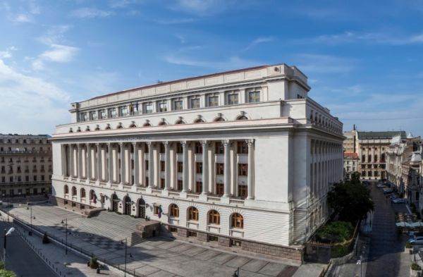 BNR vrea să rescrie manualele de economie