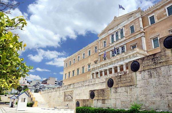Grecia înăspreşte pedepsele pentru dezinformare, infracţiuni sexuale şi incendieri