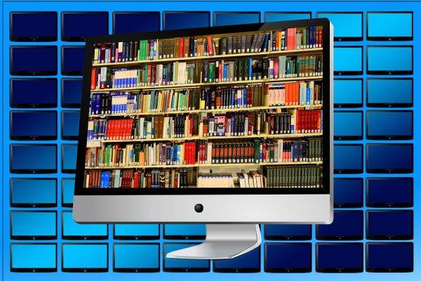 TVA la cartea şcolară digitală scade la 5%