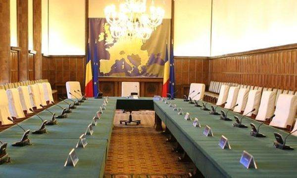 Liberalii şi social-democraţii se bat pe întâietate în numirea premierului, UDMR oferă o soluţie în sistemul rotativ
