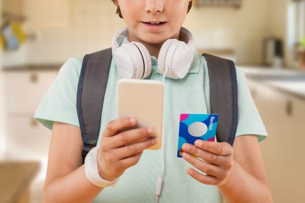 Revolut Junior devine disponibil şi cu Apple Pay