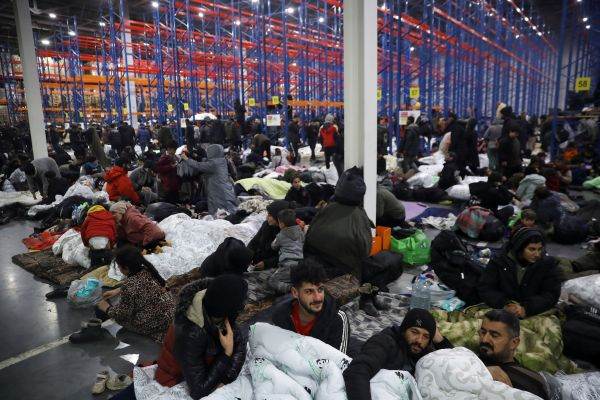  Migranţii de la frontiera dintre Belarus şi Polonia au fost mutaţi într-un centru de primire