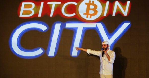 El Salvador va construi primul "Oraş Bitcoin" din lume