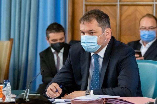 ''Pe 15 decembrie trebuie să asigurăm Ministerului Sănătăţii, printr-o rectificare bugetară, salariul a peste 74.000 de salariaţi din sistemul sanitar''
