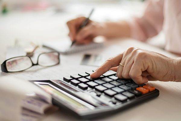 Ministerul Muncii afirmă că nu mai sunt bani pentru pensiile şi alocaţiile din decembrie