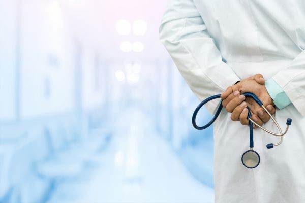 Prejudiciu de 400.000 de lei adus bugetului asigurărilor sociale de sănătate de un medic pediatru
