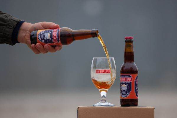 Ţinutul Buzăului, promovare pe eticheta unei sticle de bere artizanale, produsă de un francez