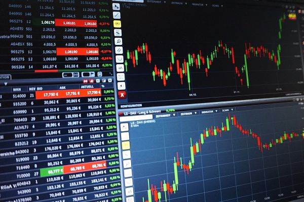 FT: Acţiunile băncilor, în cel mai bun an de după criza financiară