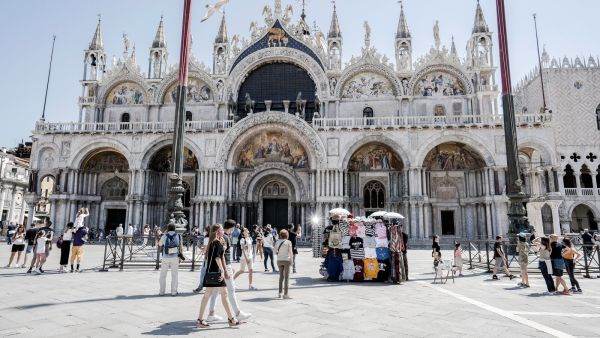 Italia introduce noi restricţii care vizează persoanele nevaccinate împotriva COVID-19