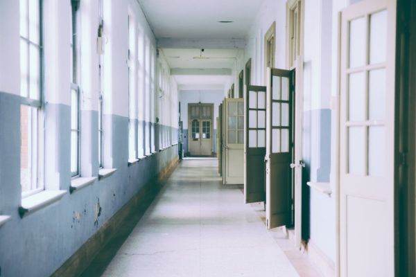 CMEB: Un algoritm de calcul să stea la baza deciziei privind funcţionarea şcolilor