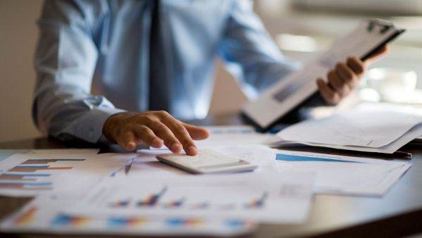Deficitul bugetului de stat anticipat pentru 2021 este de 6,8%