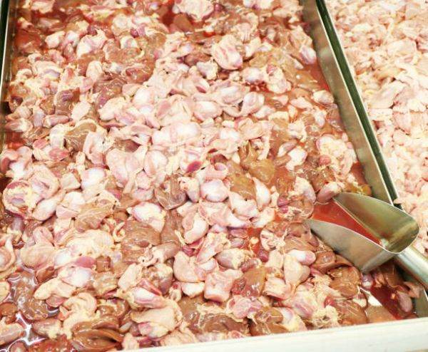 Pipote şi ficăţei de pui, retrase de la comercializare din magazinele Profi şi Penny