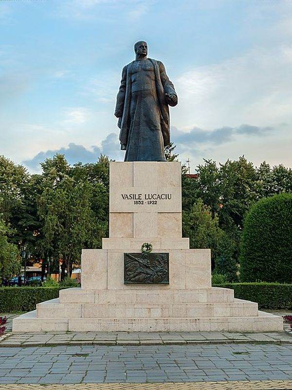 Statuia lui Vasile Lucaciu din Satu Mare
