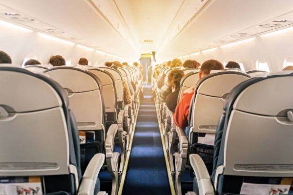 Transportul aerian de pasageri a crescut cu 30,8%