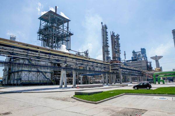 Ministerul Agriculturii evaluează consecinţele unei eventuale sistări de producţie de îngăşăminte la Azomureş