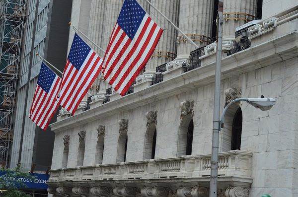 Peste 170 de companii s-au delistat de la NYSE şi Nasdaq, într-un an