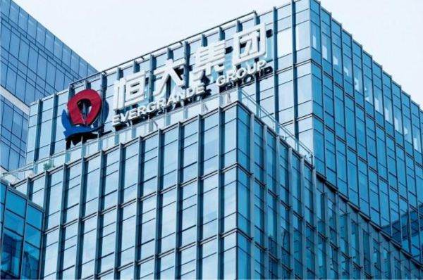 Evergrande - în incapacitate de plată, din cauza datoriilor în dolari