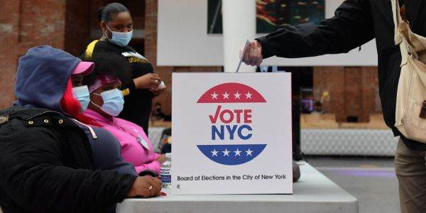 Străinii vor avea drept de vot la alegerile municipale din New York