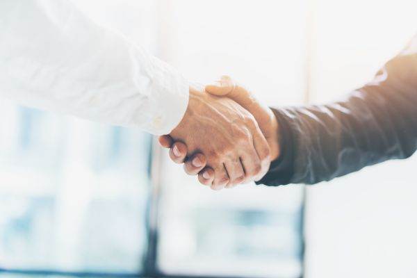 Vertiv încheie un parteneriat cu Tech Consortium pentru a conduce dezvoltarea celulelor de combustie cu emisii reduse de carbon pentru centrele de date