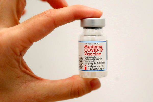 Moderna anunţă că doza booster a vaccinului său creşte protecţia împotriva variantei Omicron