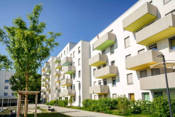 Comisia Europeană propune ca, din 2030, toate clădirile noi să aibă zero emisii