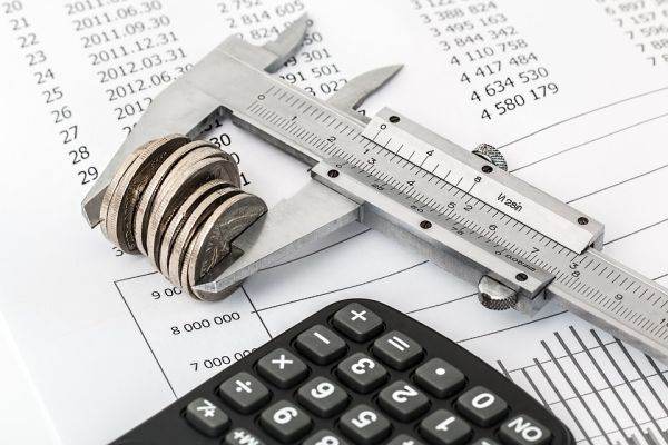 Primarii, nemulţumiţi de îngheţarea salariilor bugetarilor