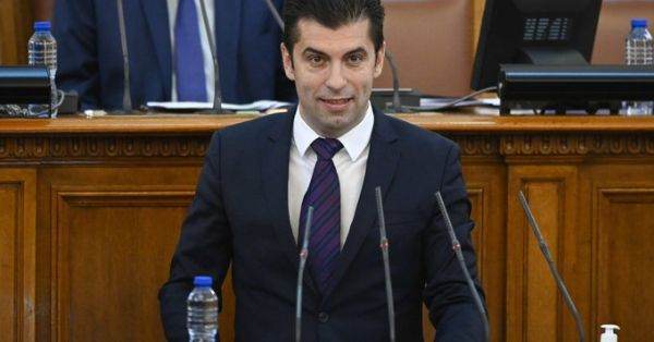 Premierul Petkov anunţă o recompensă financiară pentru pensionarii care se vaccinează