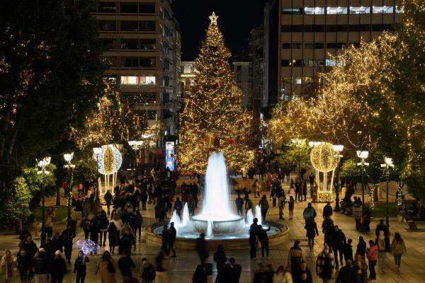 Grecia impune purtarea măştii sanitare atât în interior, cât şi în exterior în perioada sărbătorilor