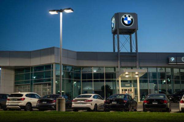 BMW intenţionează să angajeze 6.000 de persoane