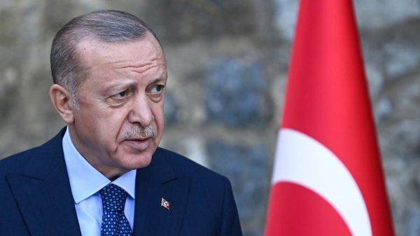 Erdogan le cere cetăţenilor să îşi păstreze economiile în moneda naţională