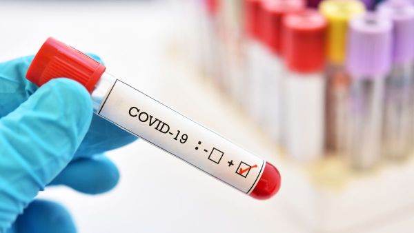 Un nou focar de COVID-19, descoperit în rândul instructorilor de schi din Tirol