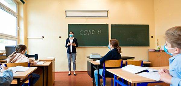 Mii de şcoli din SUA şi-au amânat reluarea cursurilor în clase din cauza variantei Omicron 