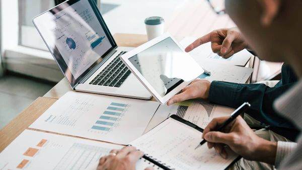Redresarea economiei zonei euro, afectată de răspândirea variantei Omicron a coronavirusului