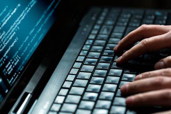  Noul tip de fraudă cu smartphone-uri de pe site-urile de anunţuri